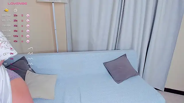 Snapshot of FalineGirling chatting on February 2025 03:50:01 PM FalineGirling online show from February 2025 03:50:01 PM