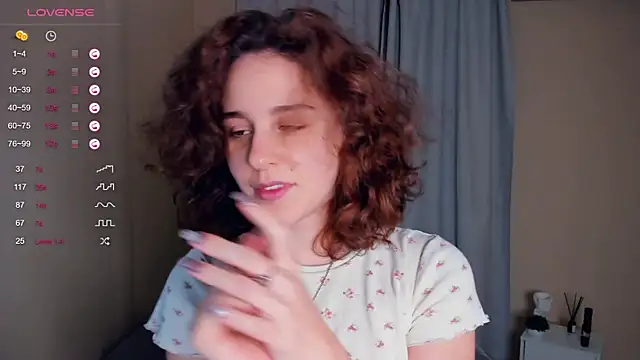 Snapshot of FalineGirling chatting on February 2025 06:03:01 AM FalineGirling online show from February 2025 06:03:01 AM