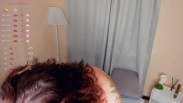 Snapshot of FalineGirling chatting on February 2025 09:46:01 AM FalineGirling online show from February 2025 09:46:01 AM