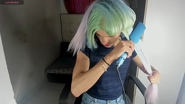 Snapshot of CharlotteWings chatting on February 2025 02:05:02 PM CharlotteWings online show from February 2025 02:05:02 PM