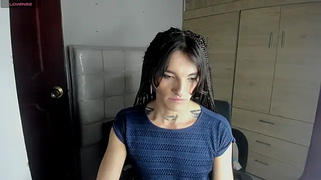 Snapshot of CharlotteWings chatting on February 2025 09:11:02 PM CharlotteWings online show from February 2025 09:11:02 PM