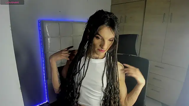 Snapshot of CharlotteWings chatting on February 2025 04:54:01 PM CharlotteWings online show from February 2025 04:54:01 PM