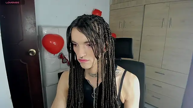 Snapshot of CharlotteWings chatting on February 2025 05:27:01 PM CharlotteWings online show from February 2025 05:27:01 PM