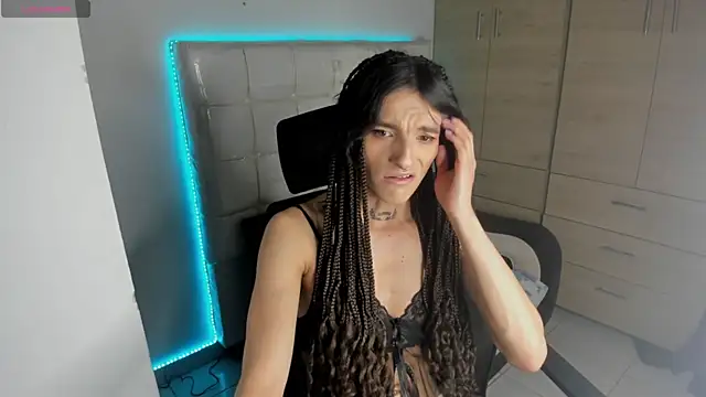 Snapshot of CharlotteWings chatting on February 2025 02:04:02 PM CharlotteWings online show from February 2025 02:04:02 PM