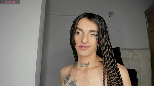 Snapshot of CharlotteWings chatting on February 2025 12:16:01 AM CharlotteWings online show from February 2025 12:16:01 AM