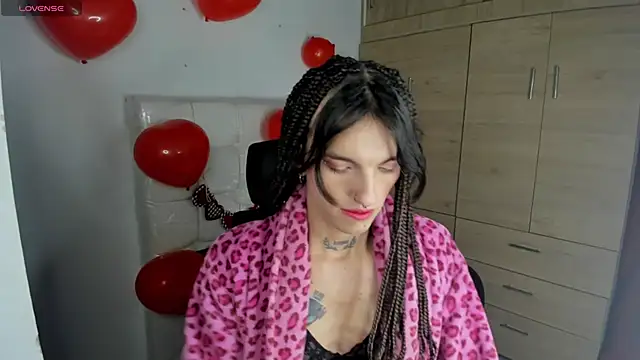 Snapshot of CharlotteWings chatting on February 2025 11:33:01 AM CharlotteWings online show from February 2025 11:33:01 AM