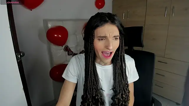 Snapshot of CharlotteWings chatting on February 2025 09:00:01 PM CharlotteWings online show from February 2025 09:00:01 PM