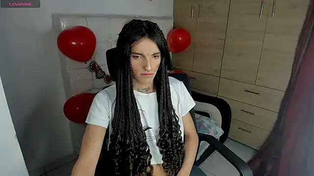 Snapshot of CharlotteWings chatting on February 2025 12:05:01 AM CharlotteWings online show from February 2025 12:05:01 AM