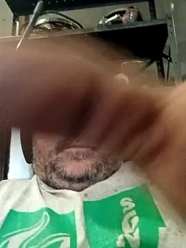 Rcraigue4 online show from November 2025 09:40:02 PM