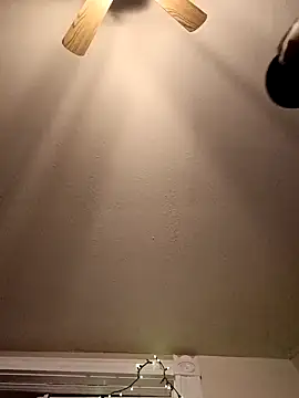 Rcraigue4 online show from November 2025 09:51:01 PM