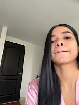 Bella Smiith  online show from December 2025 01:28:02 PM