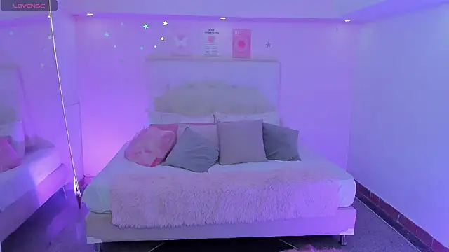 ScarlettDreamss7 online show from April 2026 12:00:01 PM