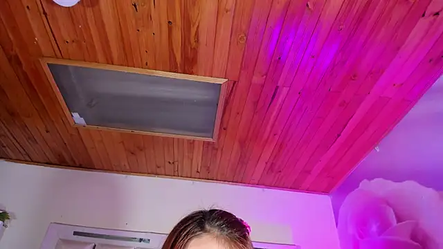 emili clark online show from October 2025 05:06:01 AM