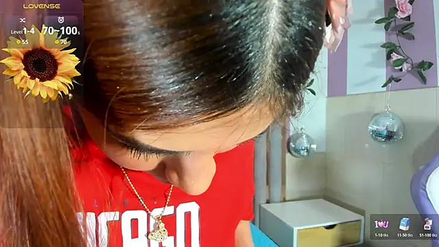 emili clark online show from November 2025 08:19:01 PM