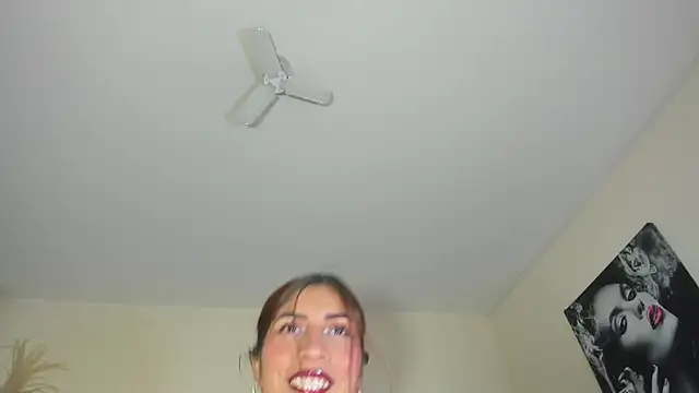 emili clark online show from November 2025 09:41:01 PM