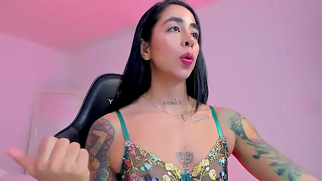 sophierooy22 online show from May 2026 01:15:02 PM