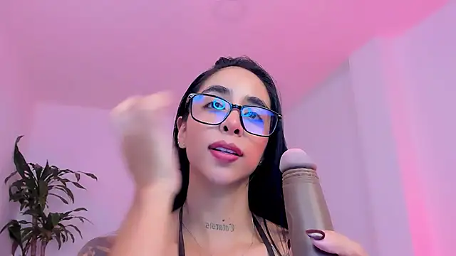 Snapshot of sophierooy22 chatting on June 2026 03:19:02 AM sophierooy22 online show from June 2026 03:19:02 AM