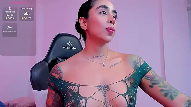 sophierooy22 online show from November 2025 05:46:02 PM