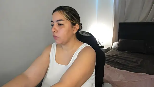 brithany olson25 online show from April 2026 03:08:01 PM