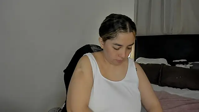 brithany olson25 online show from February 2026 12:15:02 PM