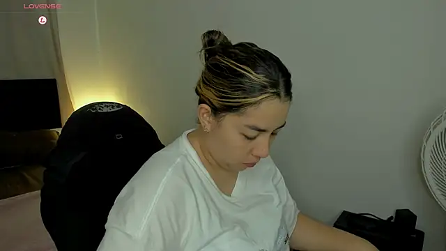 brithany olson25 online show from March 2026 08:42:02 PM