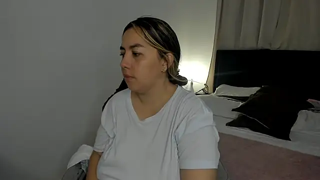 brithany olson25 online show from February 2026 05:23:02 PM