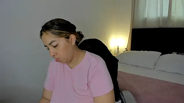 brithany olson25 online show from February 2026 12:12:02 PM