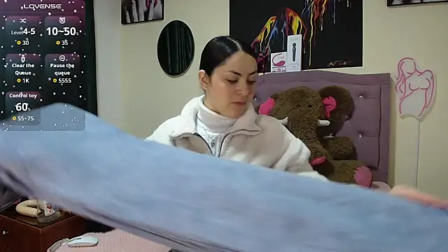 Emmie Hot online show from November 2025 12:11:02 PM