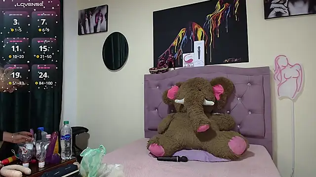 Emmie Hot online show from October 2025 12:06:02 PM