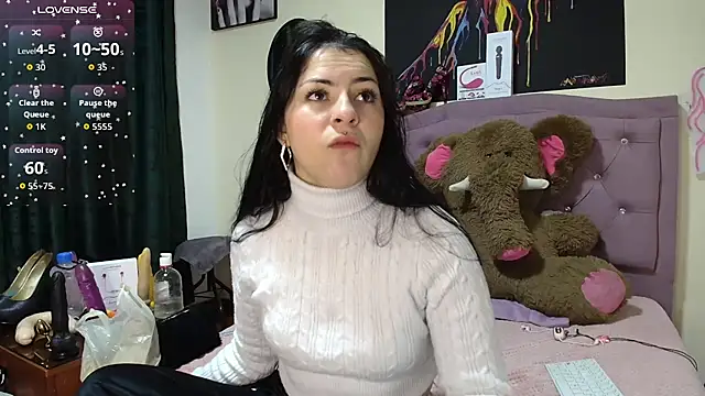 Emmie Hot online show from December 2025 12:18:02 PM