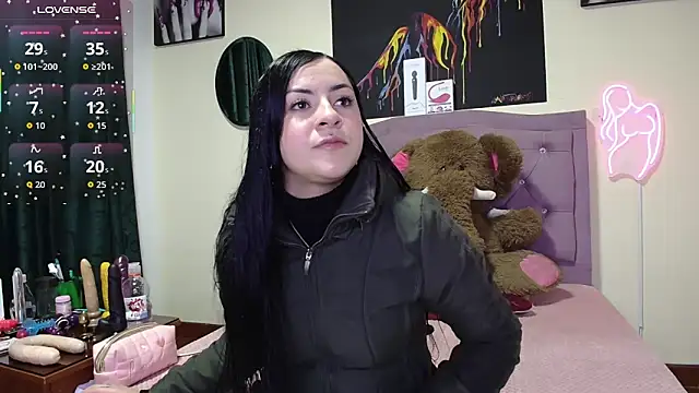 Snapshot of Emmie_Hot chatting on April 2026 11:49:01 AM Emmie Hot online show from April 2026 11:49:01 AM