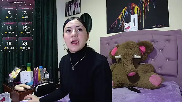 Emmie Hot online show from February 2026 12:02:01 PM