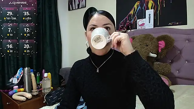 Emmie Hot online show from October 2025 12:13:02 PM