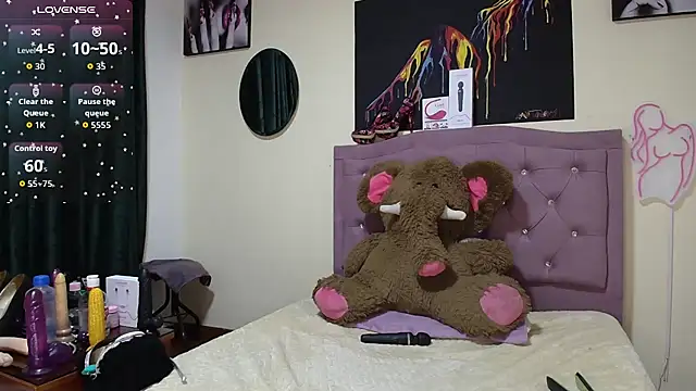 Emmie Hot online show from November 2025 12:16:02 PM