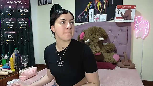 Snapshot of Emmie_Hot chatting on May 2026 11:53:02 AM Emmie Hot online show from May 2026 11:53:02 AM