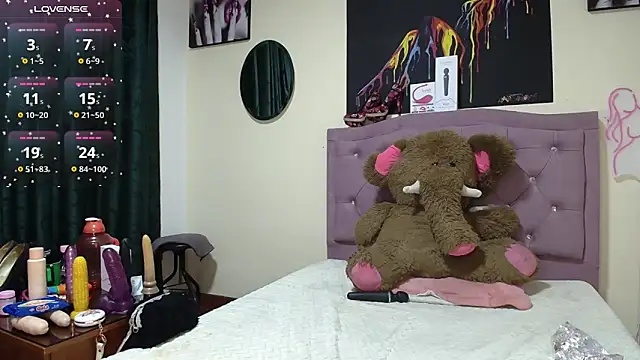 Emmie Hot online show from December 2025 12:30:03 PM