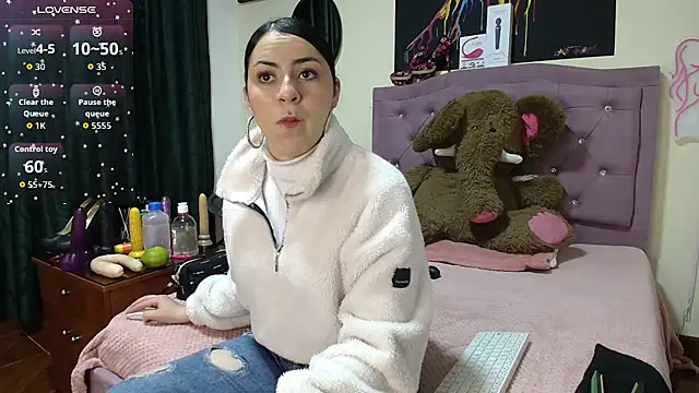 Emmie Hot online show from October 2025 12:17:01 PM