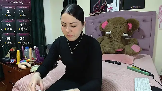 Emmie Hot online show from October 2025 12:04:01 PM