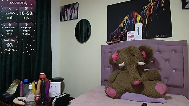 Emmie Hot online show from December 2025 12:15:01 PM