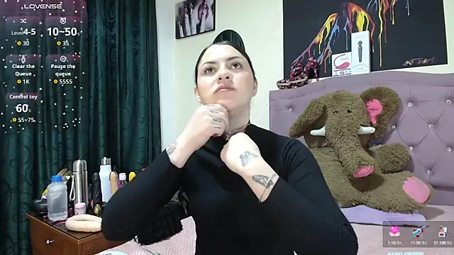 Emmie Hot online show from October 2025 12:08:01 PM