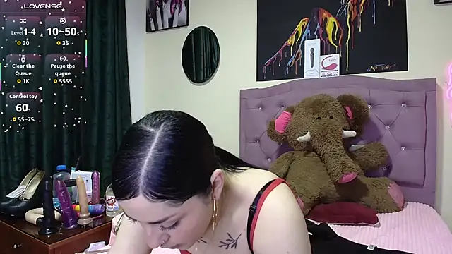 Snapshot of Emmie_Hot chatting on April 2026 11:44:02 AM Emmie Hot online show from April 2026 11:44:02 AM