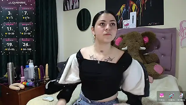 Emmie Hot online show from September 2025 12:11:02 PM