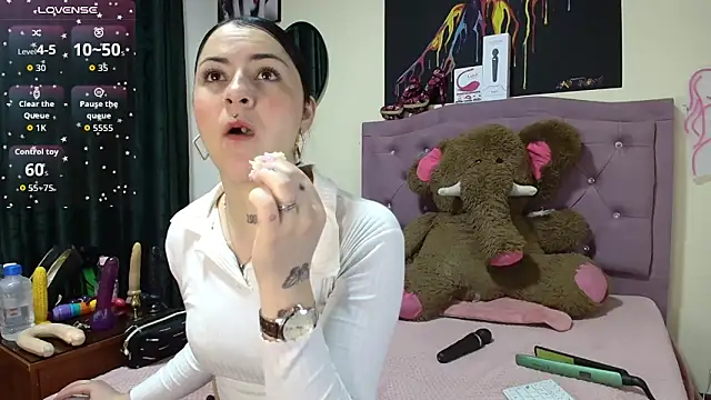 Emmie Hot online show from October 2025 12:04:02 PM