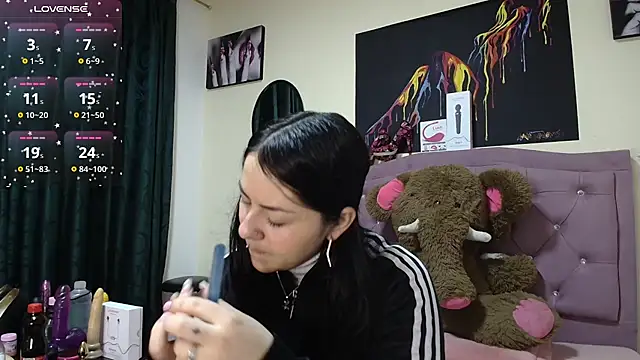 Emmie Hot online show from November 2025 12:21:02 PM