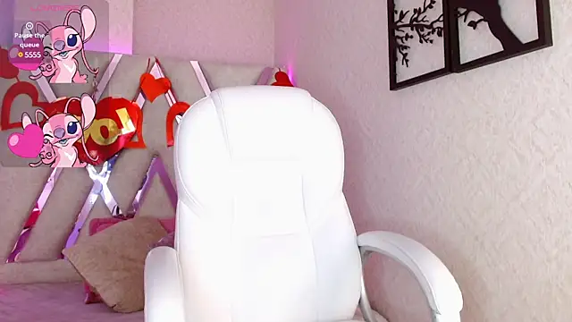 Sophia waalker  1 online show from February 2025 12:38:01 PM