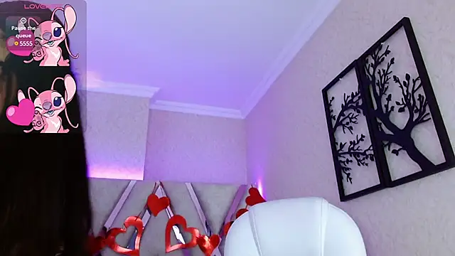 Sophia waalker  1 online show from March 2025 12:03:02 PM