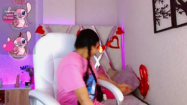 Sophia waalker  1 online show from February 2025 05:10:02 PM