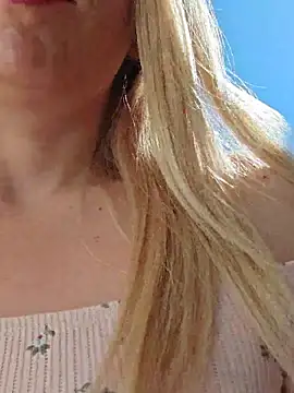 SweetyNinaOff1 online show from April 2026 09:44:01 AM