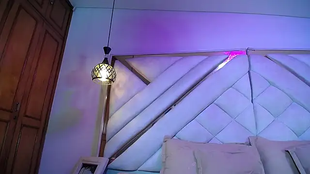 luxurycoupl online show from November 2025 03:18:01 AM