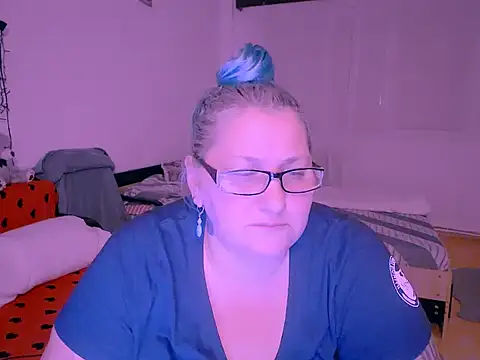 Snapshot of Marryllunax chatting on November 2025 10:10:01 PM Marryllunax online show from November 2025 10:10:01 PM